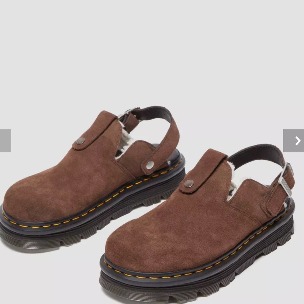 NIB Zebzag brown suede mules